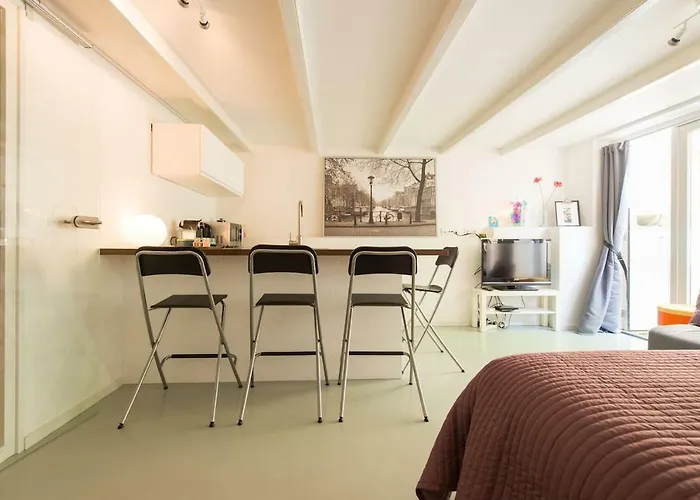 Quiet Apartment For 4 At Park In Center